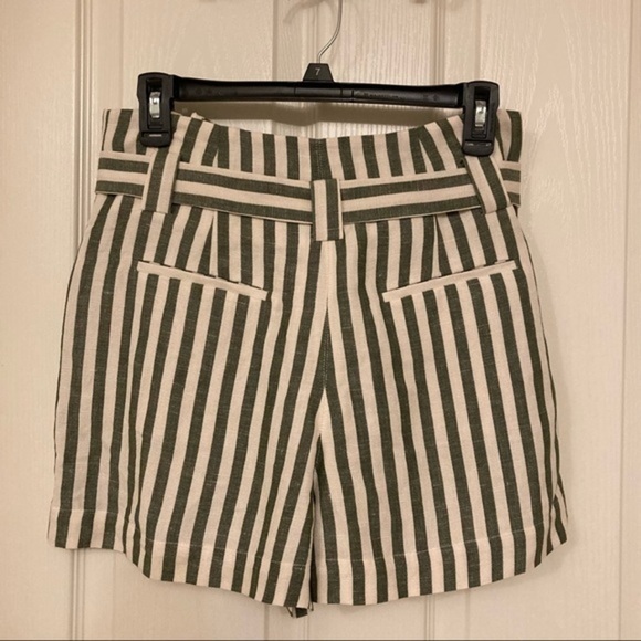 L'AGENCE Alex Linen olive/ivory stripe Shorts - Picture 6 of 9